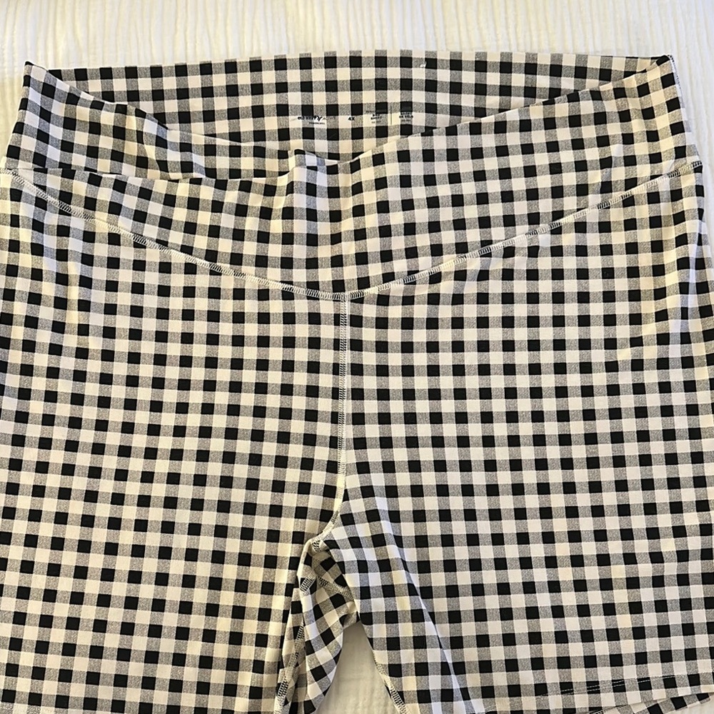 Old Navy Size 4X Black and White Gingham Bike Shorts with Classic Check Pattern